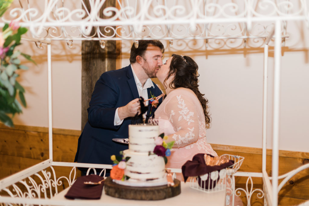cake-by-the-ocean-wedding-cake-creme-de-la-cocoa-staugustine-wedding-cakes