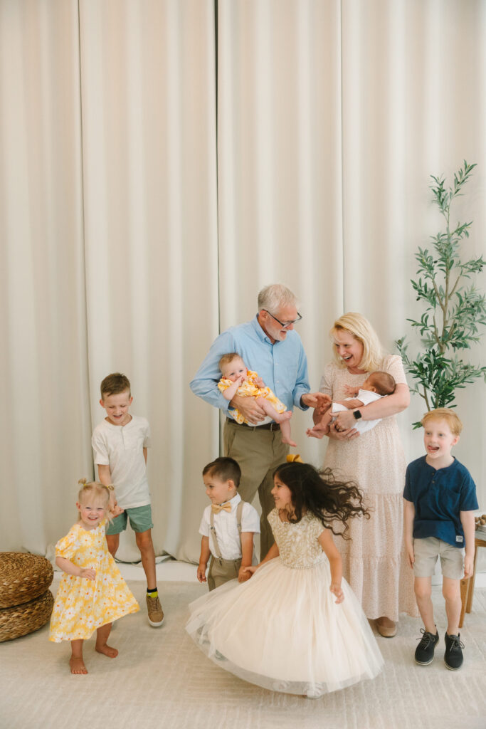 Jacksonville family photographer capturing grandparents watching all their grandkids play extended family session